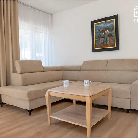 Apartment Pine Tree House 9 D&d Miedzywodzie